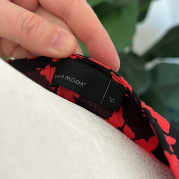 Vero Moda Black & Red Butterfly Print Dress - Size 36 (US 4) - Picture 5 of 9